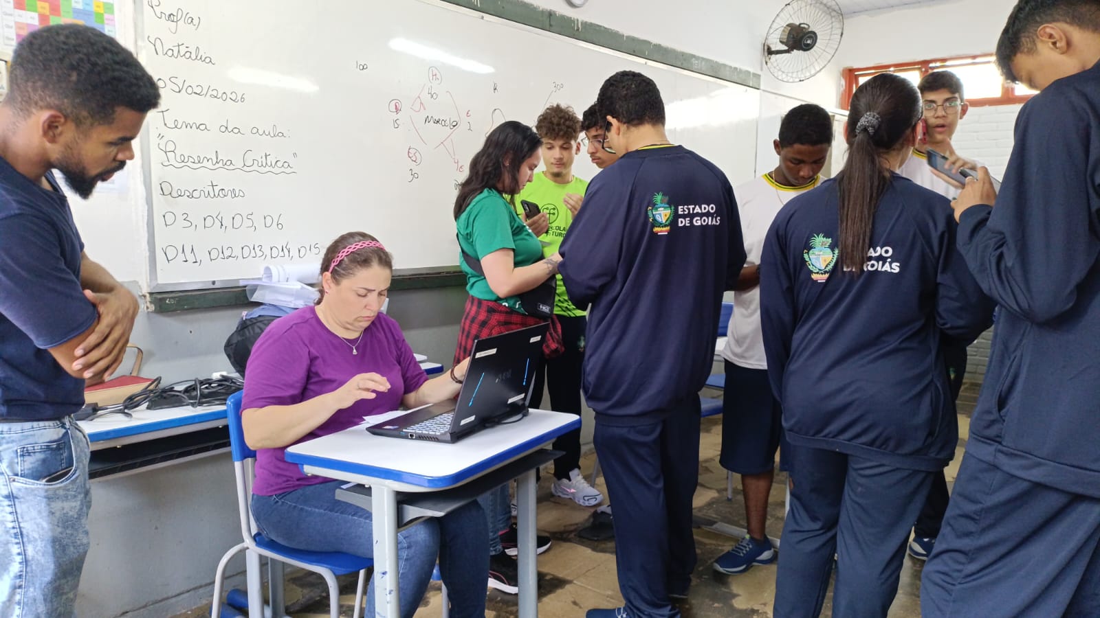 Escola Luiz Rassi presta orientação a alunos e pais para inscrição no Bolsa Profissionalizante 